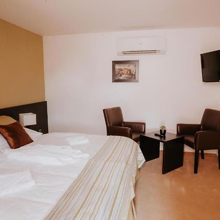 Hotel Bonaparte Kosice Exterior photo